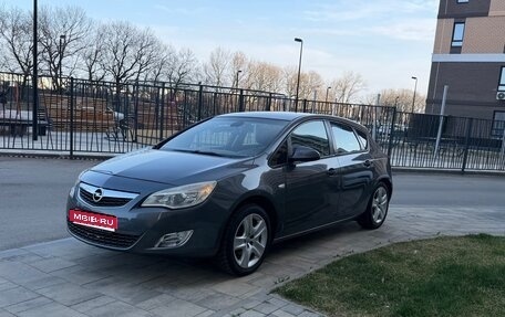 Opel Astra J, 2011 год, 599 000 рублей, 1 фотография