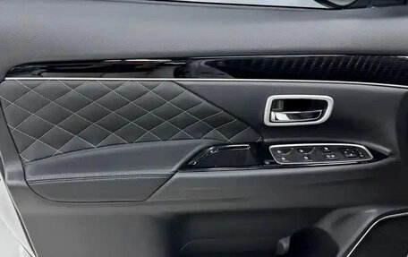 Mitsubishi Outlander III рестайлинг 3, 2022 год, 1 700 000 рублей, 13 фотография