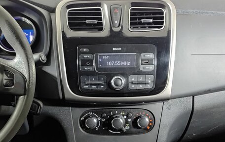Renault Logan II, 2017 год, 530 000 рублей, 18 фотография