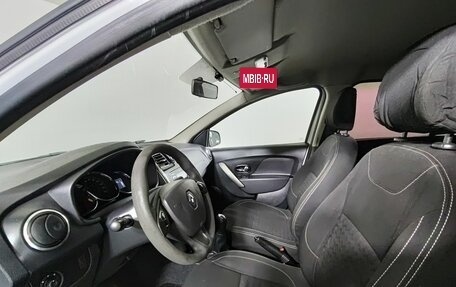 Renault Logan II, 2017 год, 530 000 рублей, 20 фотография