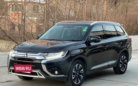 Mitsubishi Outlander III рестайлинг 3, 2022 год, 1 760 000 рублей, 3 фотография