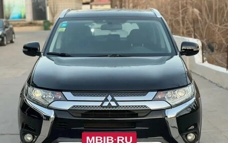 Mitsubishi Outlander III рестайлинг 3, 2022 год, 1 760 000 рублей, 2 фотография