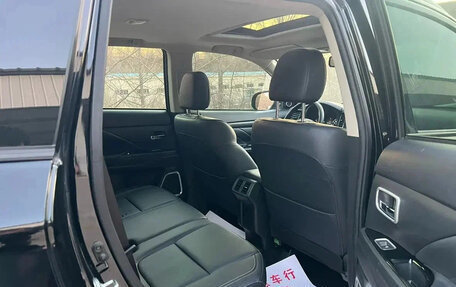 Mitsubishi Outlander III рестайлинг 3, 2022 год, 1 760 000 рублей, 10 фотография