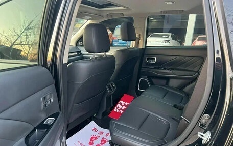 Mitsubishi Outlander III рестайлинг 3, 2022 год, 1 760 000 рублей, 9 фотография