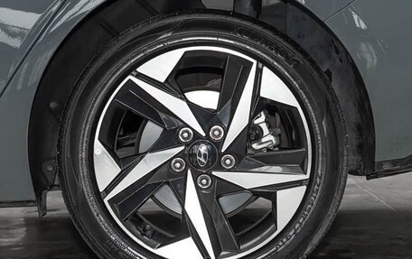 Hyundai Elantra, 2023 год, 1 275 000 рублей, 22 фотография