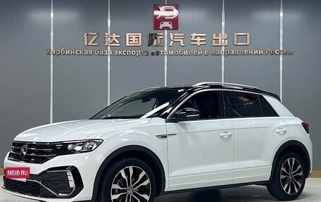 Volkswagen T-Roc I, 2022 год, 1 652 000 рублей, 2 фотография