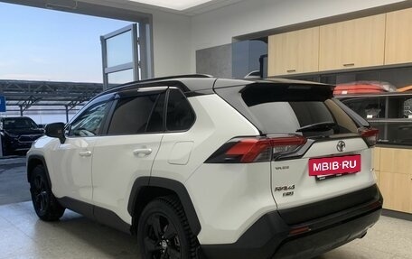 Toyota RAV4, 2020 год, 3 600 000 рублей, 6 фотография