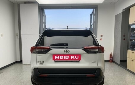 Toyota RAV4, 2020 год, 3 600 000 рублей, 5 фотография