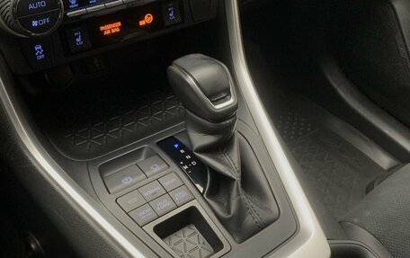 Toyota RAV4, 2020 год, 3 600 000 рублей, 9 фотография