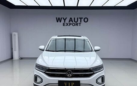 Volkswagen T-Roc I, 2023 год, 1 470 000 рублей, 2 фотография