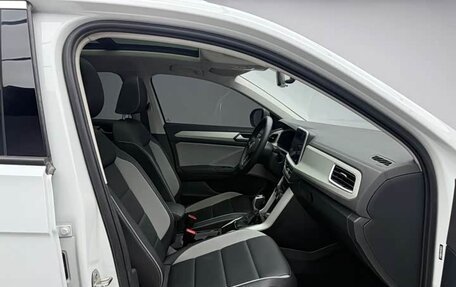 Volkswagen T-Roc I, 2023 год, 1 470 000 рублей, 10 фотография