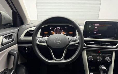 Volkswagen T-Roc I, 2023 год, 1 470 000 рублей, 12 фотография