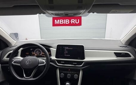 Volkswagen T-Roc I, 2023 год, 1 470 000 рублей, 13 фотография