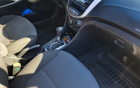 Hyundai Solaris II рестайлинг, 2011 год, 750 000 рублей, 5 фотография