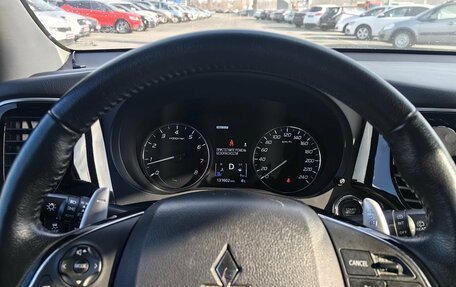 Mitsubishi Outlander III рестайлинг 3, 2018 год, 2 239 000 рублей, 10 фотография