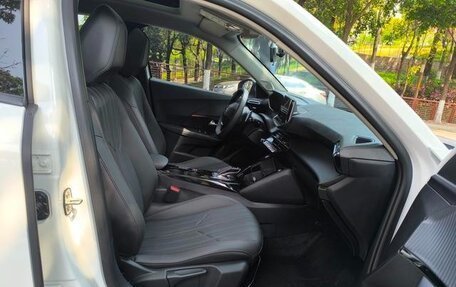 Peugeot 2008 II, 2022 год, 1 420 000 рублей, 11 фотография