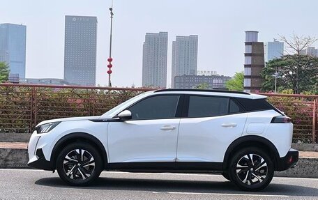Peugeot 2008 II, 2022 год, 1 420 000 рублей, 7 фотография