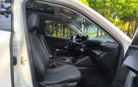 Peugeot 2008 II, 2022 год, 1 420 000 рублей, 10 фотография