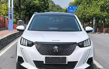 Peugeot 2008 II, 2022 год, 1 420 000 рублей, 2 фотография