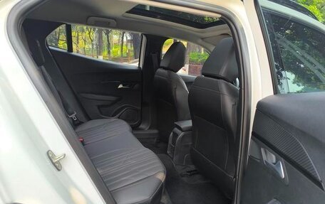 Peugeot 2008 II, 2022 год, 1 420 000 рублей, 12 фотография