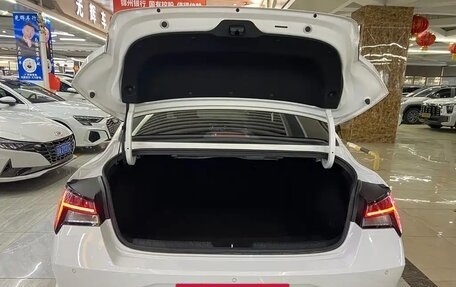 Hyundai Elantra, 2022 год, 1 220 000 рублей, 5 фотография