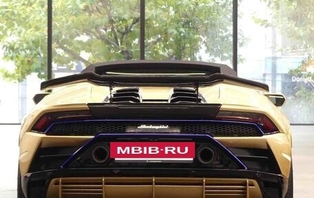 Lamborghini Huracán, 2023 год, 30 143 000 рублей, 5 фотография