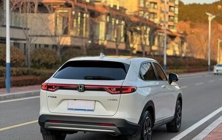 Honda Vezel, 2023 год, 1 650 000 рублей, 4 фотография