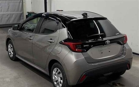 Toyota Yaris, 2022 год, 1 285 526 рублей, 2 фотография