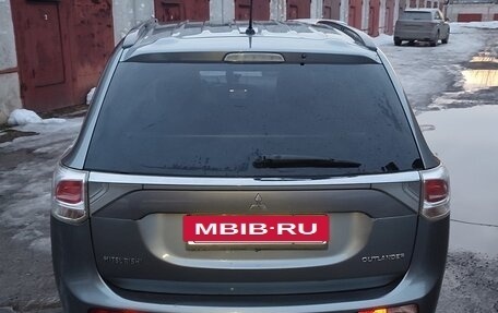 Mitsubishi Outlander III рестайлинг 3, 2012 год, 1 600 000 рублей, 3 фотография