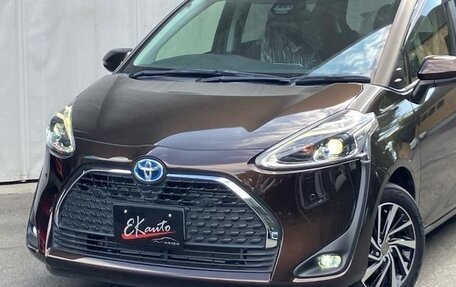 Toyota Sienta II, 2022 год, 1 290 000 рублей, 2 фотография