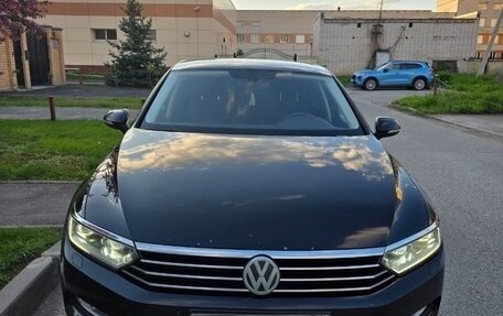 Volkswagen Passat B8 рестайлинг, 2015 год, 1 700 000 рублей, 2 фотография