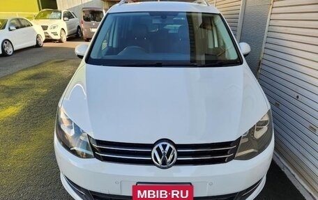 Volkswagen Sharan II, 2013 год, 930 000 рублей, 2 фотография