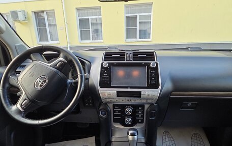 Toyota Land Cruiser Prado 150 рестайлинг 2, 2018 год, 4 500 000 рублей, 3 фотография