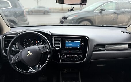 Mitsubishi Outlander III рестайлинг 3, 2016 год, 1 550 000 рублей, 5 фотография