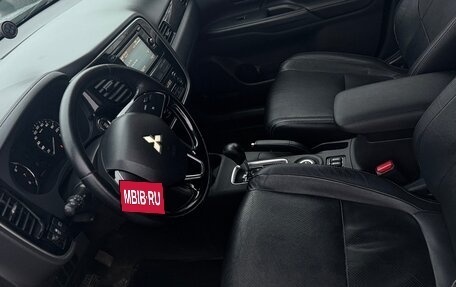 Mitsubishi Outlander III рестайлинг 3, 2016 год, 1 550 000 рублей, 6 фотография