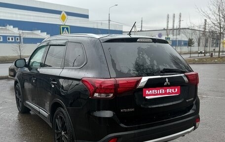 Mitsubishi Outlander III рестайлинг 3, 2016 год, 1 550 000 рублей, 3 фотография