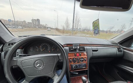 Mercedes-Benz E-Класс, 1998 год, 275 000 рублей, 6 фотография