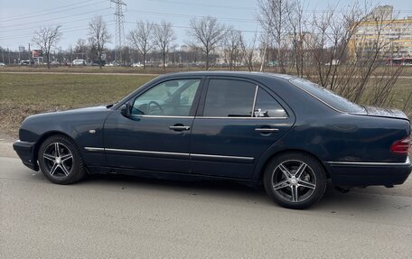 Mercedes-Benz E-Класс, 1998 год, 275 000 рублей, 3 фотография