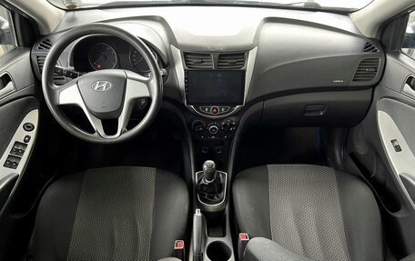 Hyundai Solaris II рестайлинг, 2011 год, 700 000 рублей, 10 фотография