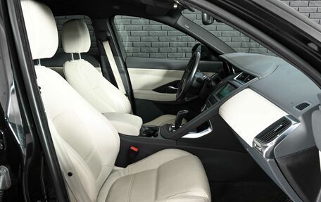 Jaguar E-Pace, 2018 год, 3 000 000 рублей, 13 фотография