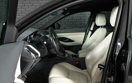 Jaguar E-Pace, 2018 год, 3 000 000 рублей, 10 фотография