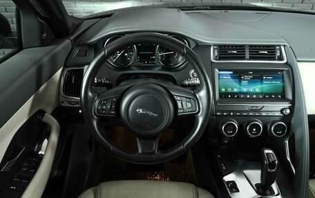 Jaguar E-Pace, 2018 год, 3 000 000 рублей, 12 фотография