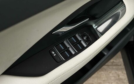 Jaguar E-Pace, 2018 год, 3 000 000 рублей, 17 фотография