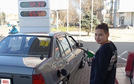 Opel Kadett E рестайлинг, 1989 год, 350 000 рублей, 34 фотография