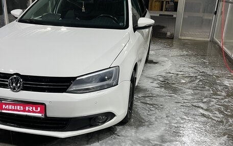 Volkswagen Jetta VI, 2012 год, 670 000 рублей, 3 фотография