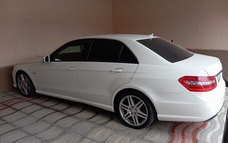 Mercedes-Benz E-Класс, 2012 год, 1 950 000 рублей, 30 фотография