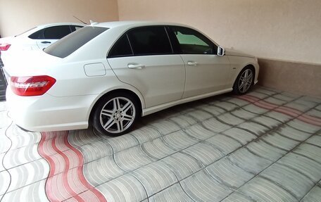 Mercedes-Benz E-Класс, 2012 год, 1 950 000 рублей, 28 фотография