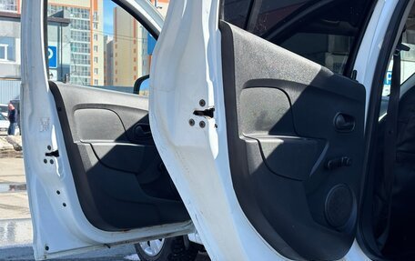 Renault Logan II, 2017 год, 395 000 рублей, 6 фотография