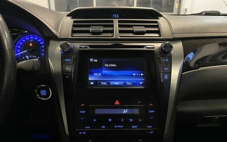 Toyota Camry, 2017 год, 2 140 000 рублей, 13 фотография