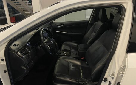 Toyota Camry, 2017 год, 2 140 000 рублей, 16 фотография